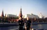 На фоне Кремля, на мосту